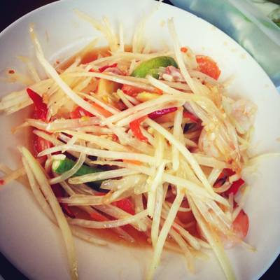 ส้วมตำกุ้งโสดดดด มะละกอกรอบมากเพราะเค้าแช่เย็นไว้รอเสิร์ฟ ต้องลองนะ ที่ ร้านอาหาร ขนมจีนเทวดา & สเต็ก พระราม 2