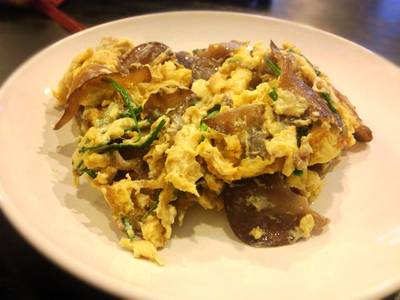 เห็ดหูหนูผัดไข่ ที่ ร้านอาหาร Sendai Ramen Mokori สีลม