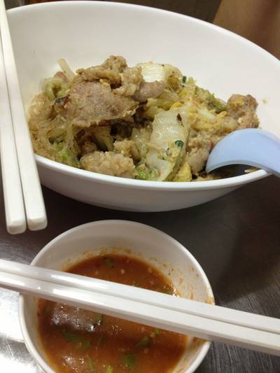 สุกี้แห้งหมู ที่ ร้านอาหาร เอลวิส สุกี้ (ฮะเซ่งฮวด) ซอยยศเส
