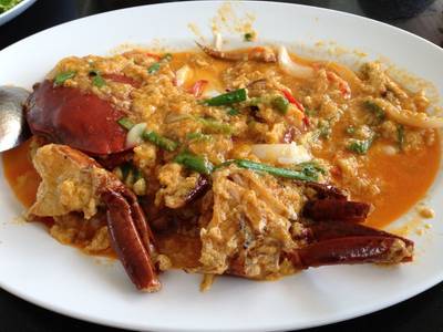 ปูผัดผงกะหรี่ ที่ ร้านอาหาร มุมอร่อย นาเกลือ