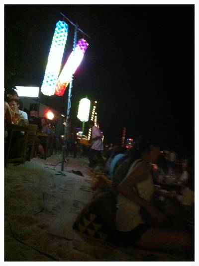 บรรยากาศร้านริมชายหาด ที่ ร้านอาหาร ปรายทะเล ซีฟู๊ด