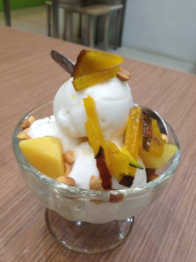 ไอติมกะทิสด ที่ ร้านอาหาร เจียงลูกชิ้นปลา Fortune Tower