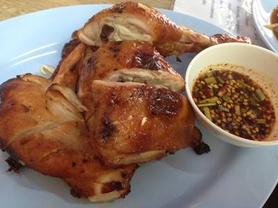 ไก่ย่าง ที่ ร้านอาหาร แซ่บวัน ตำซั่ว ไก่ย่าง ที่ ร้านอาหาร แซ่บวัน ตำซั่ว