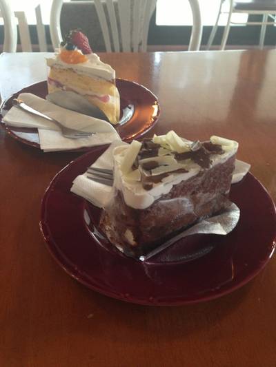 เค้กทำได้ดีค่ะ อร่อยราคาวมเหตุผล ที่ ร้านอาหาร Sweet Sin