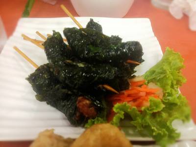 หมูห่อใบชะพลู ที่ ร้านอาหาร หนองคาย เสนา (ป้าสุ) ถนนพหลโยธิน