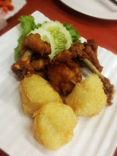 ข้าวเหนียวไก่ย่าง ที่ ร้านอาหาร หนองคาย เสนา (ป้าสุ) ถนนพหลโยธิน