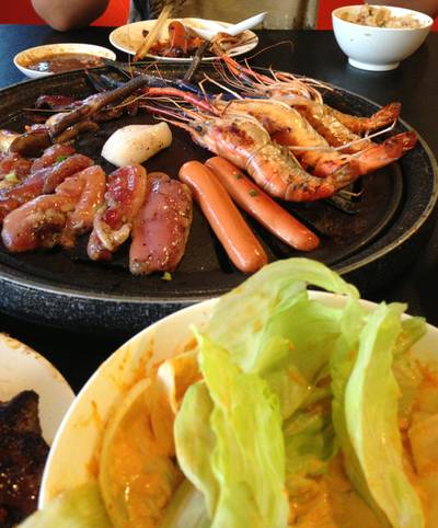 ชอบทานสลัดกับเนื้อย่างจะได้ไม่เลี่ยน ^^ ที่ ร้านอาหาร KUMA YAKINIKU