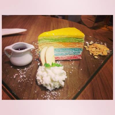 Rainbow Crepcake  ที่ ร้านอาหาร The Fabulous Bar & Dessert Cafe