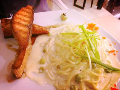 Spaghetti Salmon ที่ ร้านอาหาร HAP de NOUS The Promenade