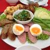 ออเดิร์ฟเมือง ที่ ร้านอาหาร ผาลาดตะวันรอน