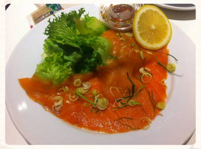 ยำปลาแซลมอน ที่ ร้านอาหาร IKEA บางนา