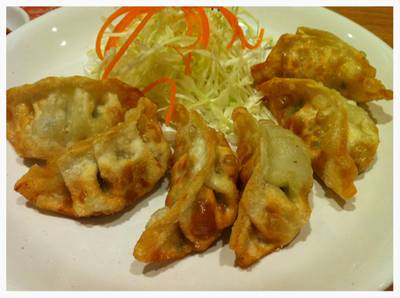 เกี๊ยวซ่าแบบทอด 80 THB ที่ ร้านอาหาร Ramen Kio Rain Hill