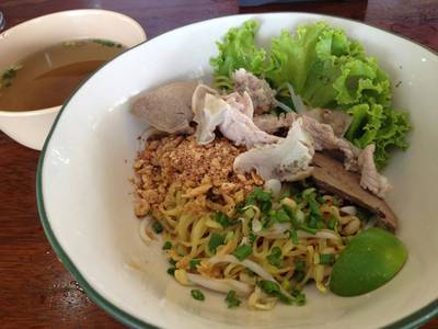 บะหมี่แห้ง ที่ ร้านอาหาร อัฟทาวน์