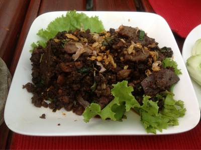 ลาบหมูคั่ว ที่ ร้านอาหาร ผาลาดตะวันรอน ลาบหมูคั่ว ที่ ร้านอาหาร ผาลาดตะวันรอน