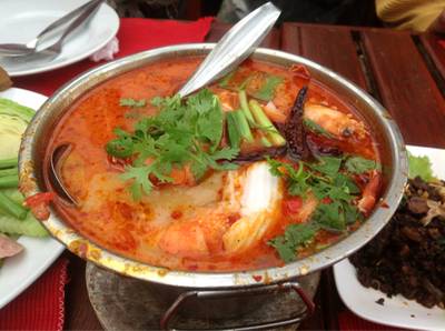 ต้มยำกุ้งมะพร้าวอ่อน ที่ ร้านอาหาร ผาลาดตะวันรอน ต้มยำกุ้งมะพร้าวอ่อน ที่ ร้านอาหาร ผาลาดตะวันรอน