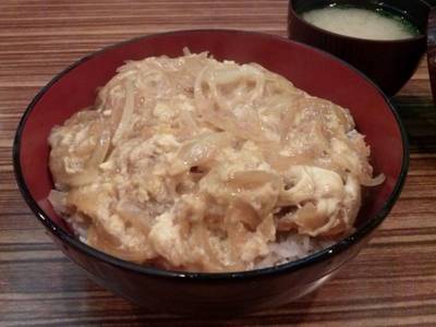 ข้าวหน้าไก่ ที่ ร้านอาหาร Hanaya