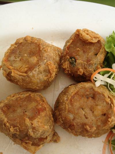 ห้อยจ๊อเนื้อปูแน่นๆ ที่ ร้านอาหาร อภิชาติซีฟู้ด