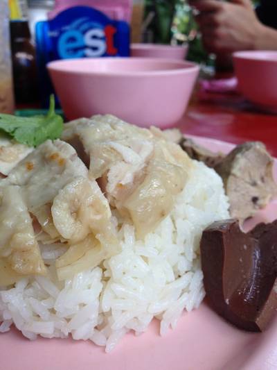 หร่อยเหาะ ที่ ร้านอาหาร ข้าวมันไก่เจ้อิม ซอยรางน้ำ