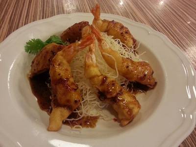 กุ้งทอดซอสมะขาม ที่ ร้านอาหาร จุฑารส
