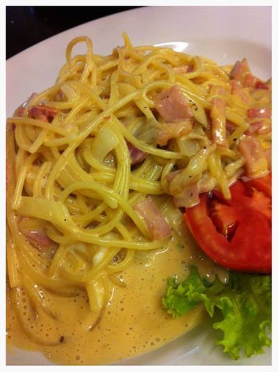 คาโบนาร่า ที่ ร้านอาหาร ลันตา พิซซ่าเตาถ่าน