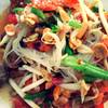 หมี่หมูกรอบ  ที่ ร้านอาหาร หมูตกครก