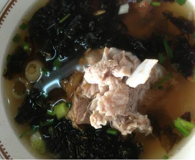 แกงจีดสาหร่าย กระดูกหมู ที่ ร้านอาหาร บุเรงนองบะหมี่เกี๊ยวกุ้ง