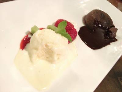 Lava เยิ้ม ที่ ร้านอาหาร Kitchen & More than I can say Lava เยิ้ม ที่ ร้านอาหาร Kitchen & More than I can say