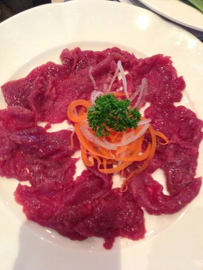 เนื้อนกกระจอกเทศ ที่ ร้านอาหาร โคคาสุกี้ สุรวงศ์