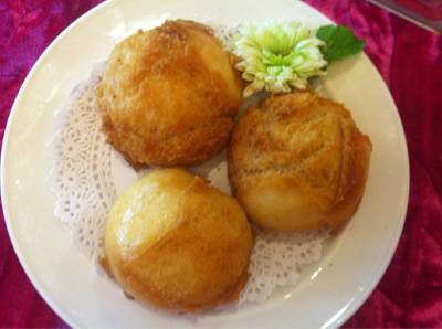 ซาลาเปาใส่ครีมทอด ที่ ร้านอาหาร Jasmine