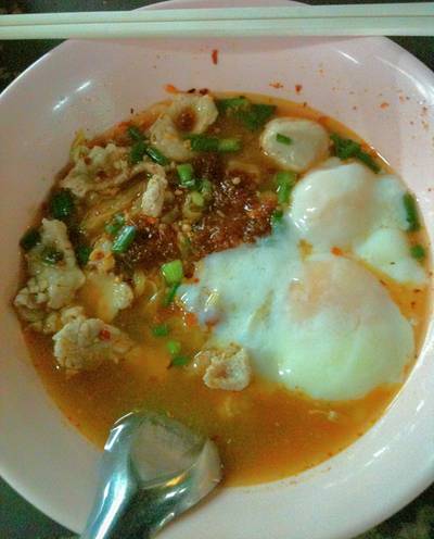 เล็กต้มยำ ไข่ลวก ที่ ร้านอาหาร โกบู้รสซิ่ง เสรีไทย 7