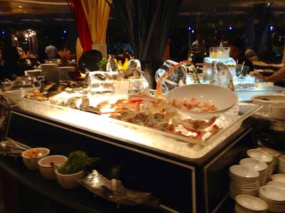 Seafood On Ice ที่ ร้านอาหาร The Rain Tree Cafe Plaza Athenee Hotel