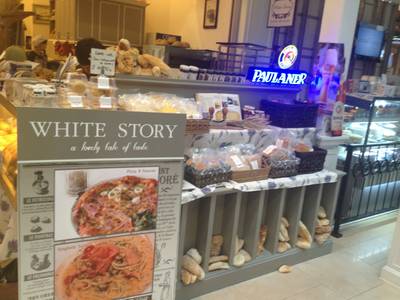 ร้านอาหาร White Story The Walk