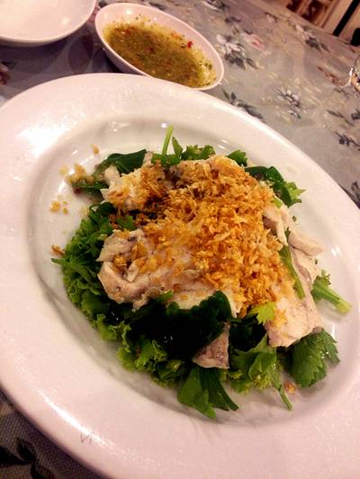 ปลากะพงลวกจิ้ม ที่ ร้านอาหาร VT แหนมเนือง