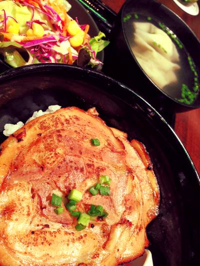 ข้าวหน้าหมูชาชูย่าง ที่ ร้านอาหาร Chabuton Central Ladprao