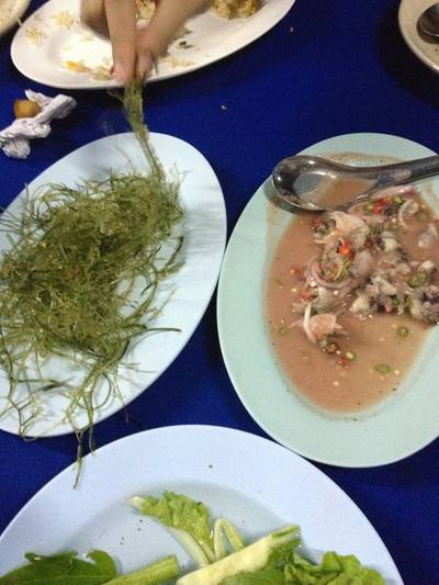 หอยน้ำเคยกะสาหร่ายสดยำ ที่ ร้านอาหาร หมอมูดง หอยน้ำเคยกะสาหร่ายสดยำ ที่ ร้านอาหาร หมอมูดง