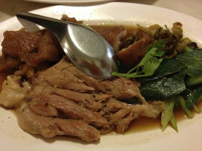 ขาหมู ที่ ร้านอาหาร โกปี้