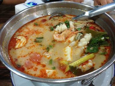 ต้มยำทะเลก็อร่อย ที่ ร้านอาหาร ครัวยุพิน