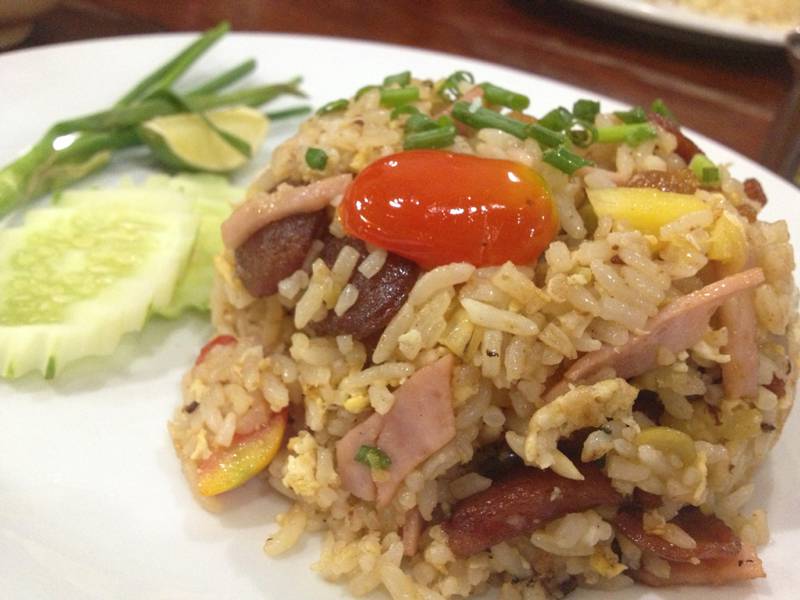 ข้าวผัดสัปปะรด ที่ ร้านอาหาร อัฟทาวน์