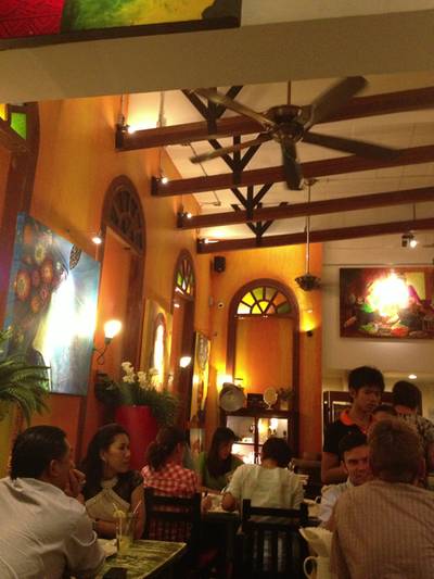 อันนี้คือที่นั่งจากร้านข้างๆกัน ตกแต่งแนวเดียวกันค่า ที่ ร้านอาหาร Big Mama Pizzeria