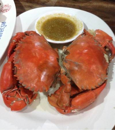 ปูทะเลนึ่งก็อร่อย สดดีนะ ชอบน้ำจิ้มทะเล รสชาติดี ที่ ร้านอาหาร ครัวยุพิน