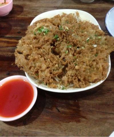 ออส่วนทอด กรอบจริงๆค่ะ จานนี้ 100 นึง ที่ ร้านอาหาร ครัวยุพิน
