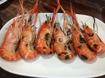 กุ้งเผา กับน้ำจิ้มรสเลิศ ที่ ร้านอาหาร ครัวยุพิน