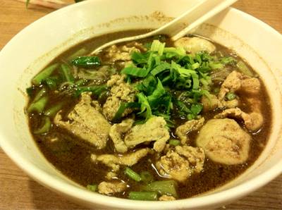 หมี่หมูน้ำตก ที่ ร้านอาหาร เล่นเส้น K-Village