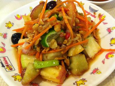 ส้มตำผลไม้ ที่ ร้านอาหาร นิตยาไก่ย่าง ปิ่นเกล้า
