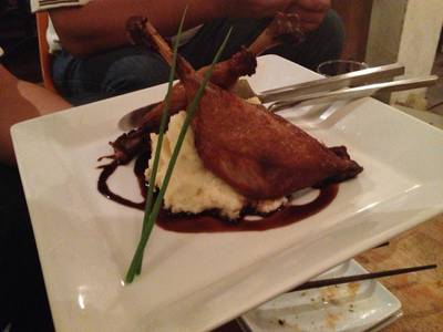 ขาเป็ดทอด ที่ ร้านอาหาร ปลาดิบ