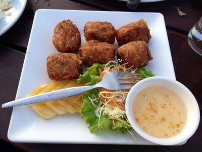 ร้านอาหาร บ้านน้ำเคียงดิน
