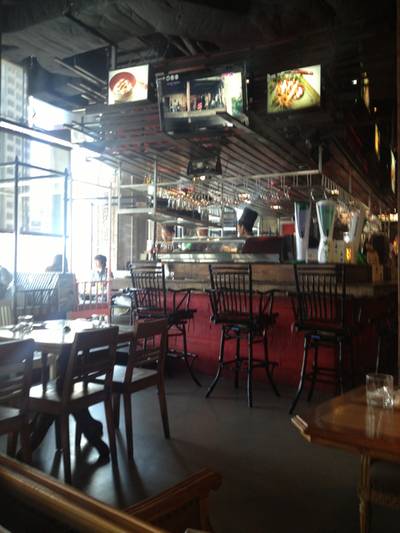 บรรยากาศ มีบาร์ให้นั่งด้วย ที่ ร้านอาหาร Moom Muum Park Terminal 21