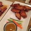 ปีกไก่ทอด ที่ ร้านอาหาร ปลาดิบ