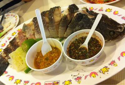 ปลาช่อนนึ่งจิ้มแจ่ว ที่ ร้านอาหาร นิตยาไก่ย่าง ปิ่นเกล้า