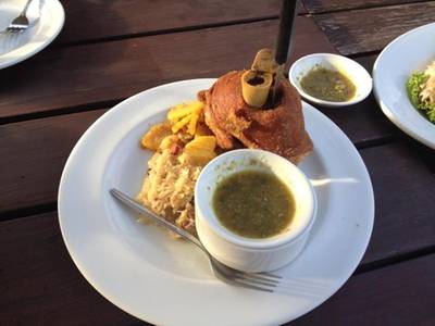 ร้านอาหาร บ้านน้ำเคียงดิน